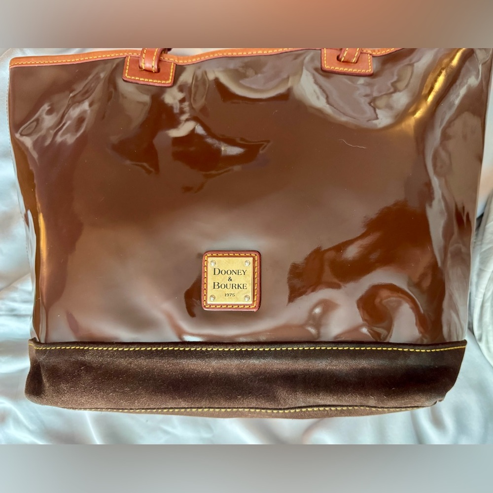 Dooney & Bourke Brown Patent Leather Venus Lee Tote Suede Bottom Red Interior - Picture 16 of 16